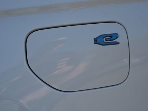 Used 2023 Jeep Grand Cherokee Overland AWD/4WD image 13