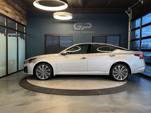 Used 2024 Nissan Altima 2.5 SL AWD/4WD image 6