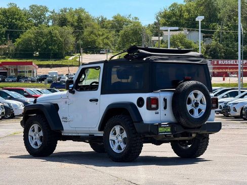 Used 2019 Jeep Wrangler Sport AWD/4WD image 3