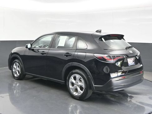 Certified 2023 Honda HR-V LX image 3