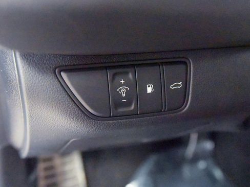 Used 2023 Genesis G70 2.0T w/ Sport Prestige Package image 20