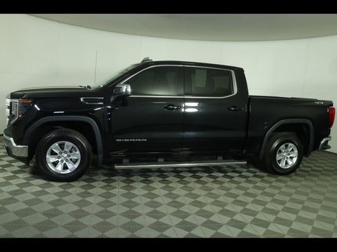 Used 2023 GMC Sierra 1500 SLE AWD/4WD image 18