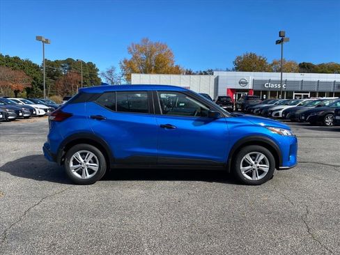 New 2025 Nissan Kicks S image 2