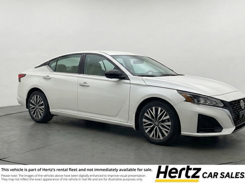 Used 2025 Nissan Altima 2.5 SV image 1