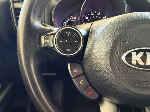 Used 2017 Kia Soul FWD image 16