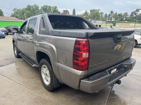 Used 2012 Chevrolet Avalanche LT w/ Suspension Package, Off-Road AWD/4WD image 5