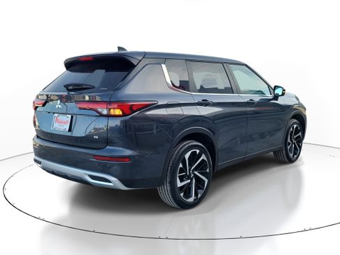 Used 2024 Mitsubishi Outlander SE image 4