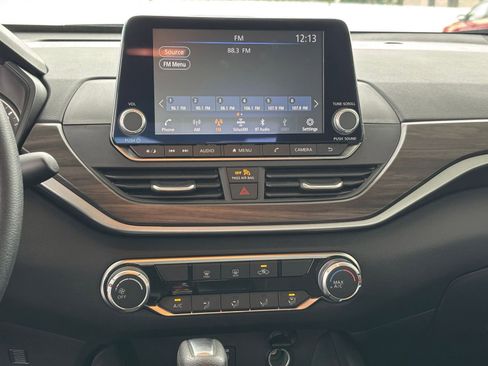 Used 2025 Nissan Altima 2.5 SV FWD image 17