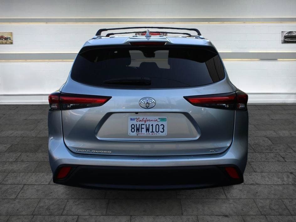 Used 2021 Toyota Highlander XLE FWD image 5
