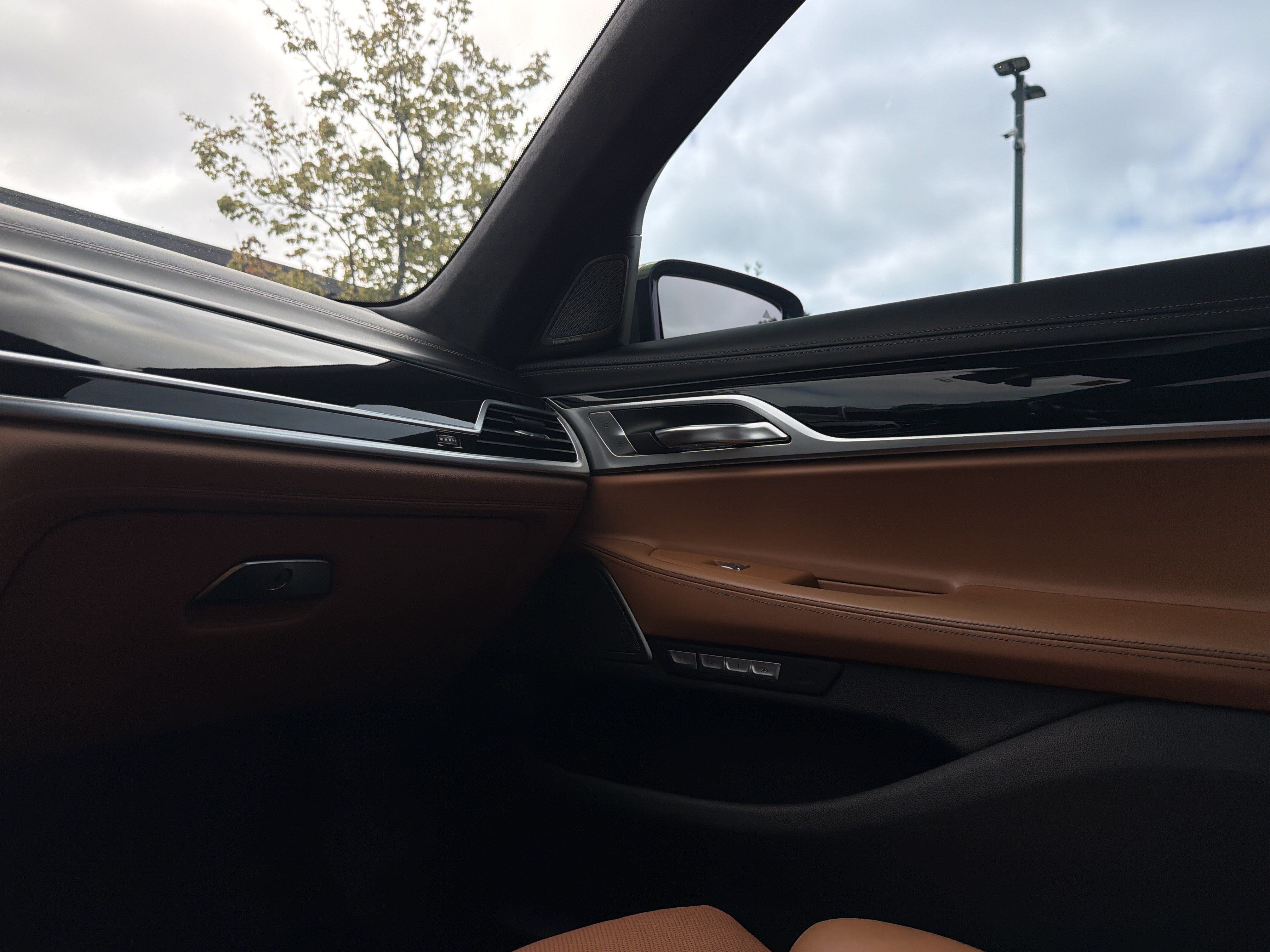 Used 2018 BMW 750i RWD image 22