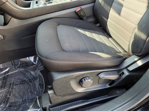 Used 2022 Ford Edge SE w/ Black Appearance Package image 19