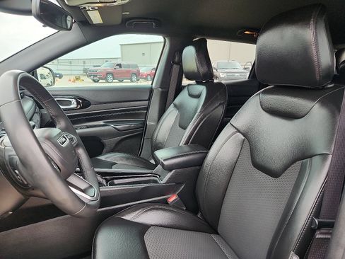 Used 2022 Jeep Compass Latitude image 11