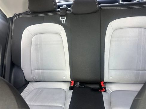 Used 2024 Hyundai Venue SEL FWD image 27