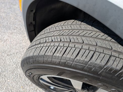 Used 2024 Volkswagen Tiguan S image 30