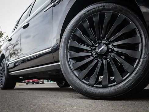 Used 2018 Lincoln Navigator L Reserve w/ Technology Package AWD/4WD image 13