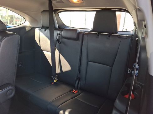 Used 2025 Toyota Highlander XLE image 10