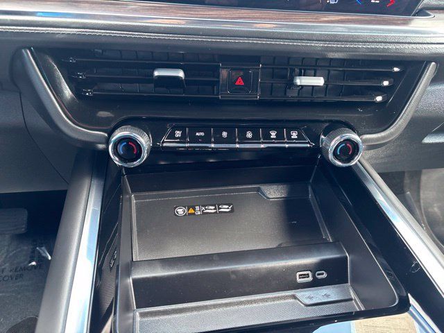 Used 2025 Chevrolet Suburban Z71 AWD/4WD image 26
