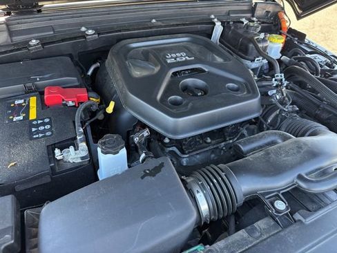 Used 2023 Jeep Wrangler Unlimited Sahara w/ Cold Weather Group image 26