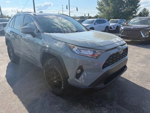 Used 2019 Toyota RAV4 XLE w/ Convenience Package AWD/4WD image 2