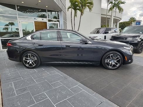 Used 2025 BMW i5 eDrive40i image 7