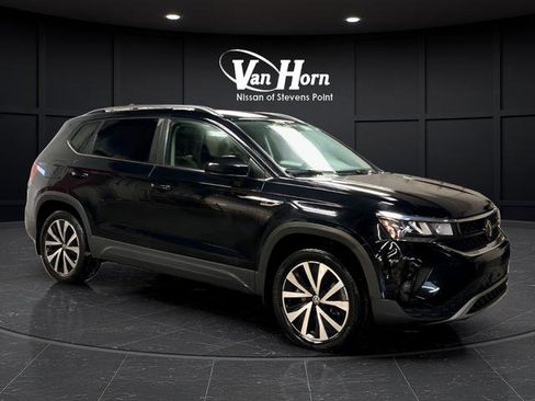 Used 2023 Volkswagen Taos SE image 1