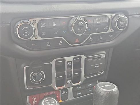 Used 2024 Jeep Gladiator Mojave AWD/4WD image 15