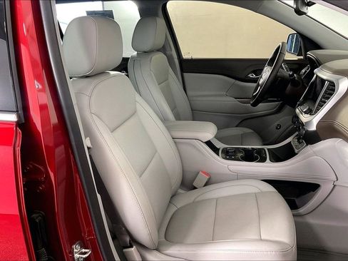 Used 2023 GMC Acadia SLT w/ Preferred Package FWD image 9