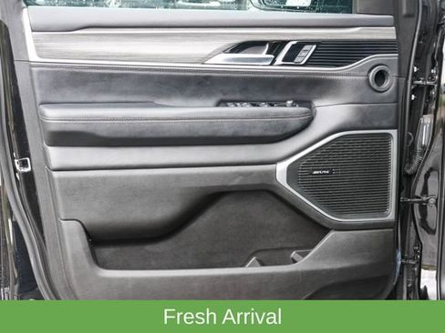 Used 2024 Jeep Wagoneer L Series II w/ Flexible Seating Group AWD/4WD image 10