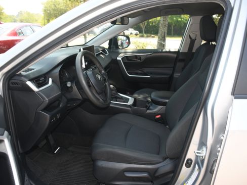 Used 2023 Toyota RAV4 LE FWD image 7