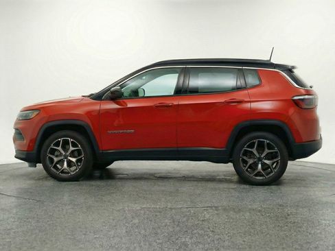 Used 2025 Jeep Compass Limited AWD/4WD image 5