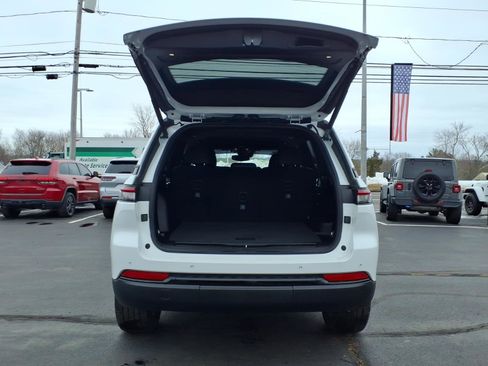 Certified 2023 Jeep Grand Cherokee Altitude image 10