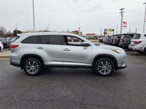 Used 2019 Toyota Highlander XLE image 17