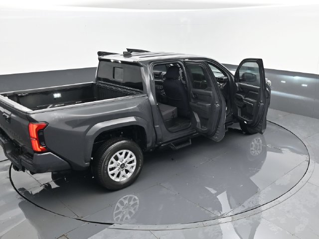 Used 2024 Toyota Tacoma SR5 w/ SR5 Upgrade Package AWD/4WD image 27