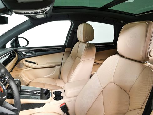 New 2026 Porsche Macan AWD/4WD image 5