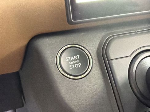 New 2026 Land Rover Defender 110 X-Dynamic SE image 23