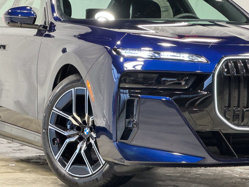 Used 2026 BMW i7 xDrive60 w/ Executive Package AWD/4WD image 2
