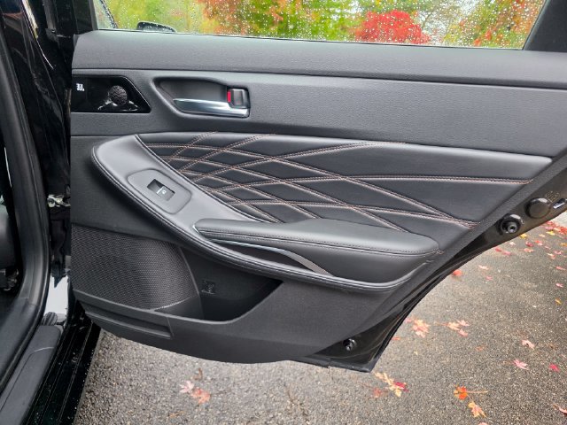 Used 2022 Toyota Avalon Limited w/ Advanced Safety Package FWD image 12