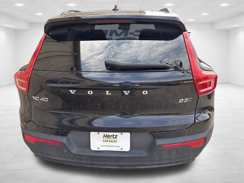 Used 2024 Volvo XC40 B5 Core image 5