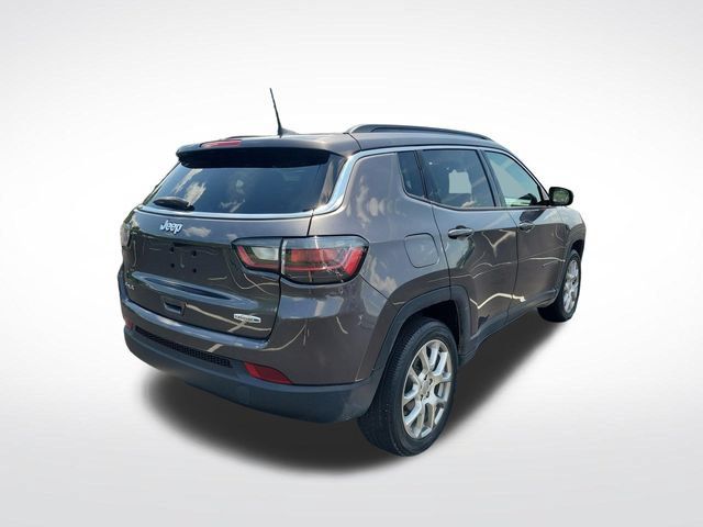 Used 2022 Jeep Compass Latitude w/ Sun and Sound Group AWD/4WD image 14