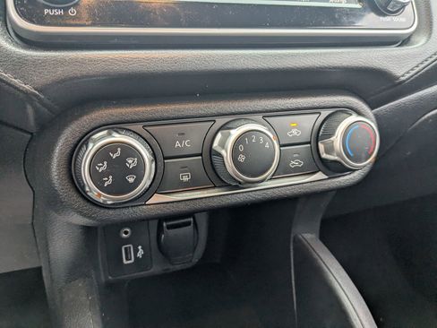 Used 2020 Nissan Versa S image 23