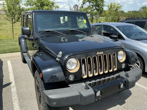 Used 2014 Jeep Wrangler Unlimited Sahara AWD/4WD image 4