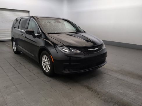 Used 2023 Chrysler Voyager LX FWD image 13