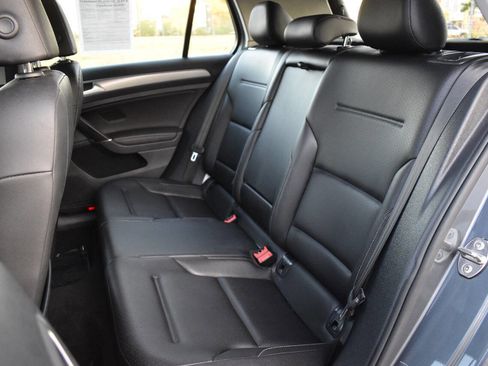 Used 2017 Volkswagen Golf S image 14