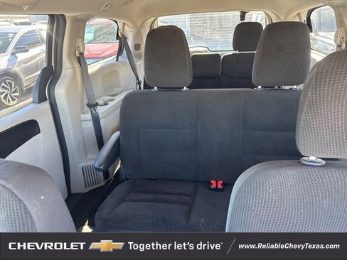 Used 2018 Dodge Grand Caravan SE w/ UConnect Hands-Free Group image 18