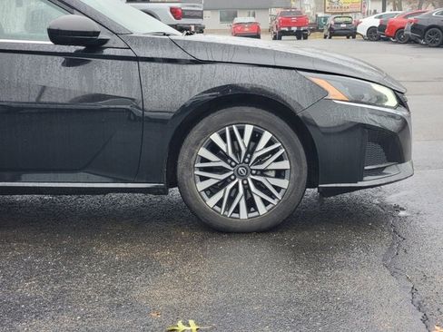 Used 2024 Nissan Altima 2.5 SV image 9