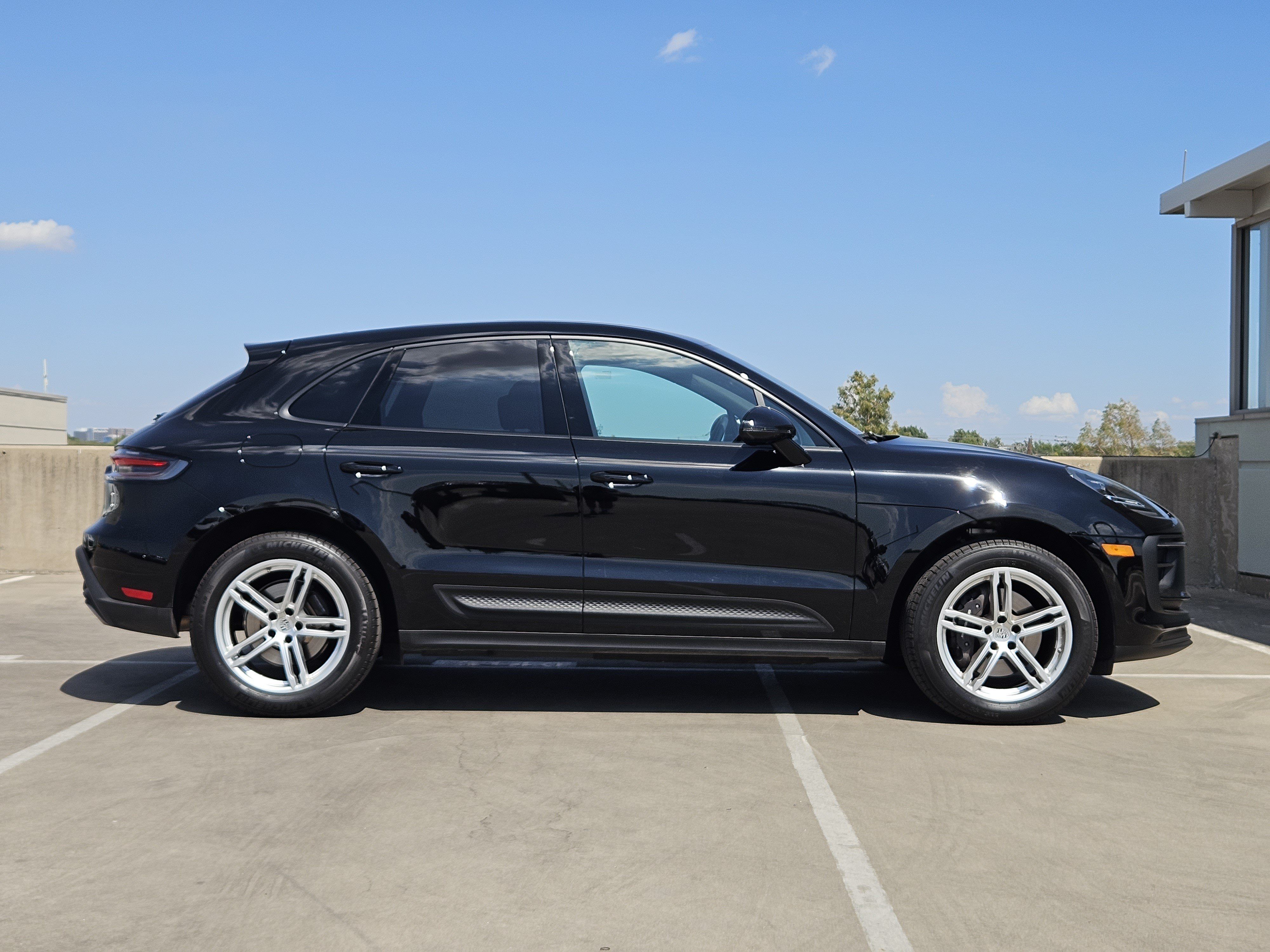 Certified 2026 Porsche Macan AWD/4WD image 9