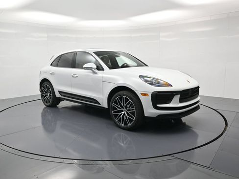 Certified 2026 Porsche Macan AWD/4WD image 32