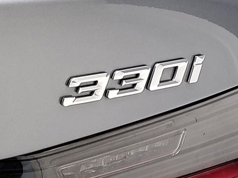 Used 2024 BMW 330i Sedan w/ Premium Package image 10