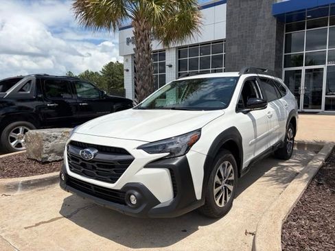 Used 2025 Subaru Outback Premium AWD/4WD image 3