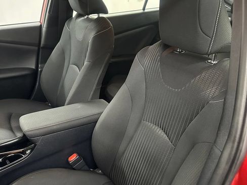 Used 2021 Toyota Prius Prime LE FWD image 12